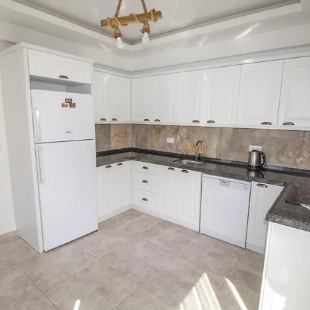 Nisa Villa, Oezel Havuzlu, فيلة *